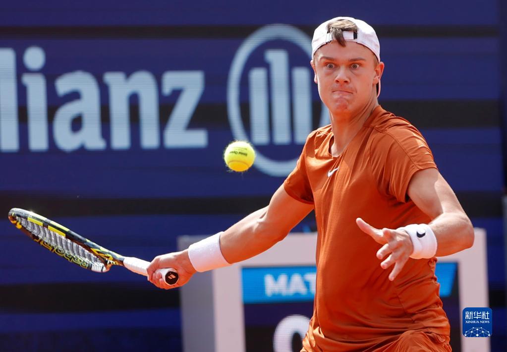 在篮球场上 在篮球场上