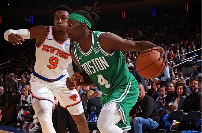 边后卫内收 边后卫内收